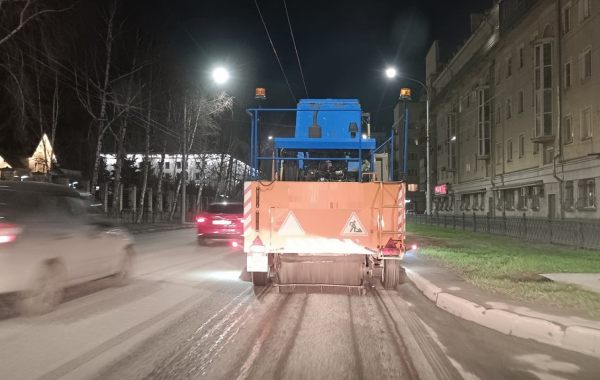 Уборка улиц и дорог спецтехникой и дорожными уборочными машинами - Курган, цены, предложения специалистов