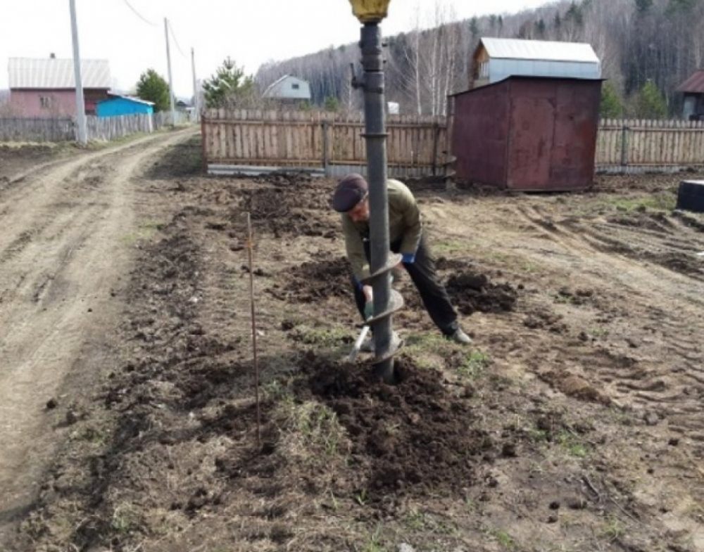 Бурение ям и отверстий в грунте - услуги бурояма и бензобура стоимость услуг и где заказать - Курган