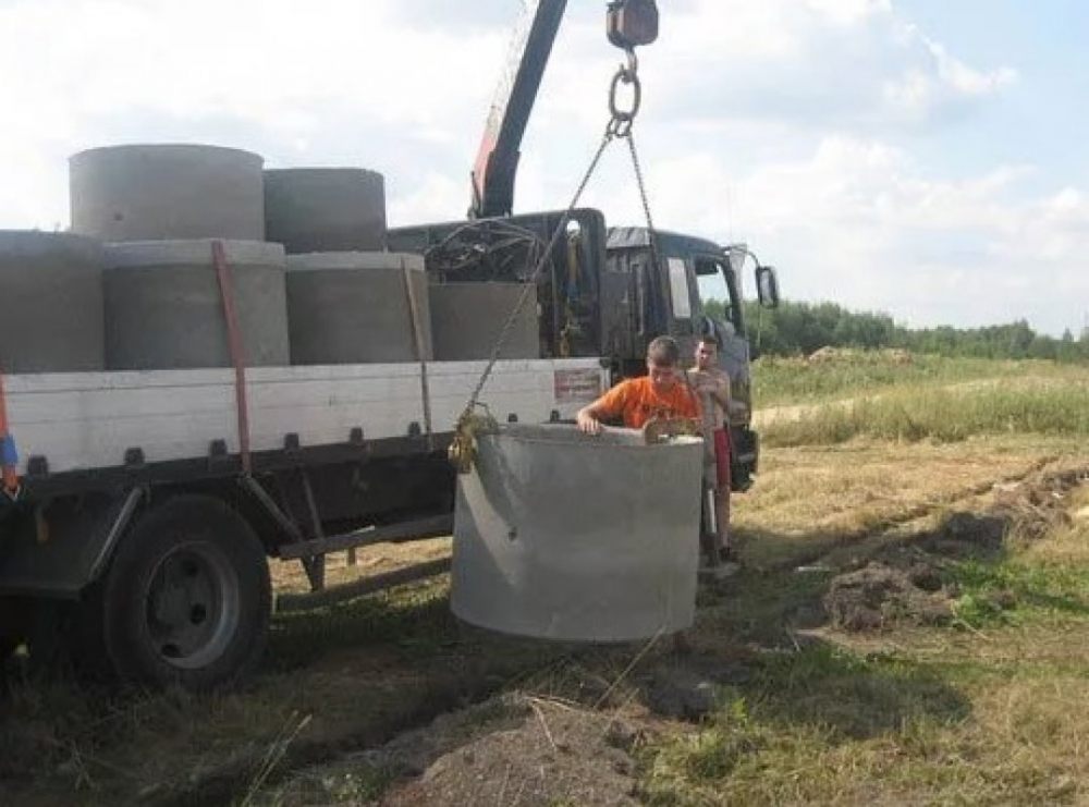 Перевозка бетонных колец и колодцев манипулятором стоимость услуг и где заказать - Курган