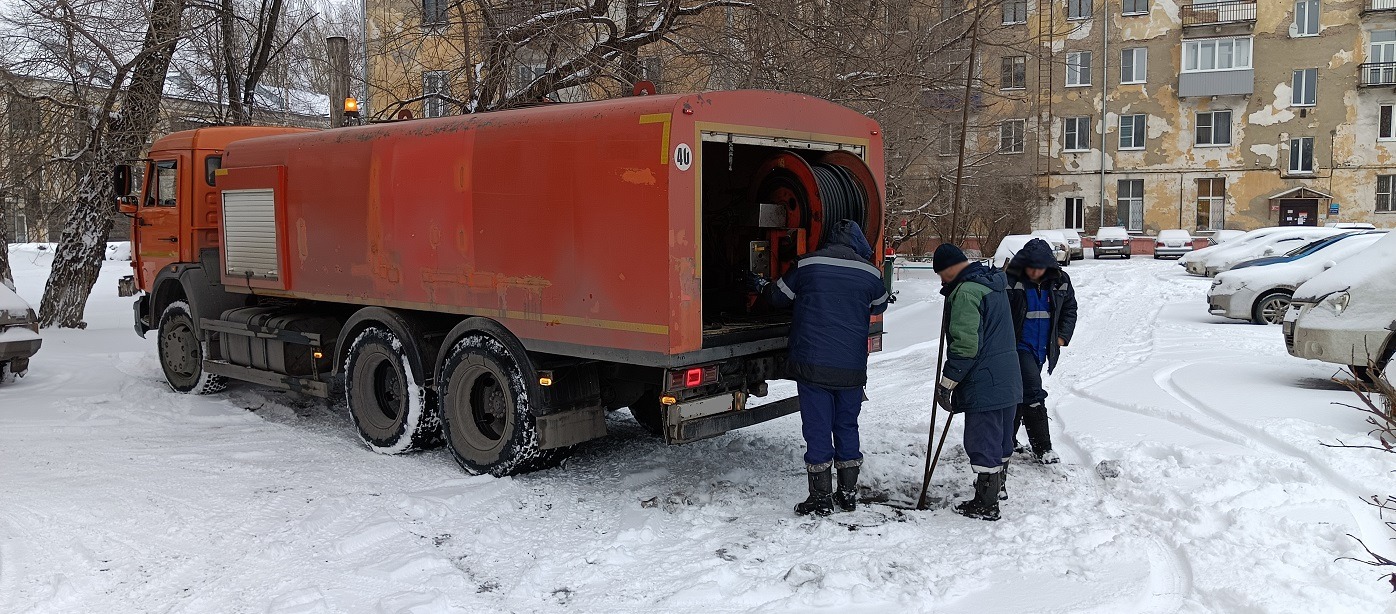 Прочистка канализации от засоров гидропромывочной машиной и специальным оборудованием в Шадринске