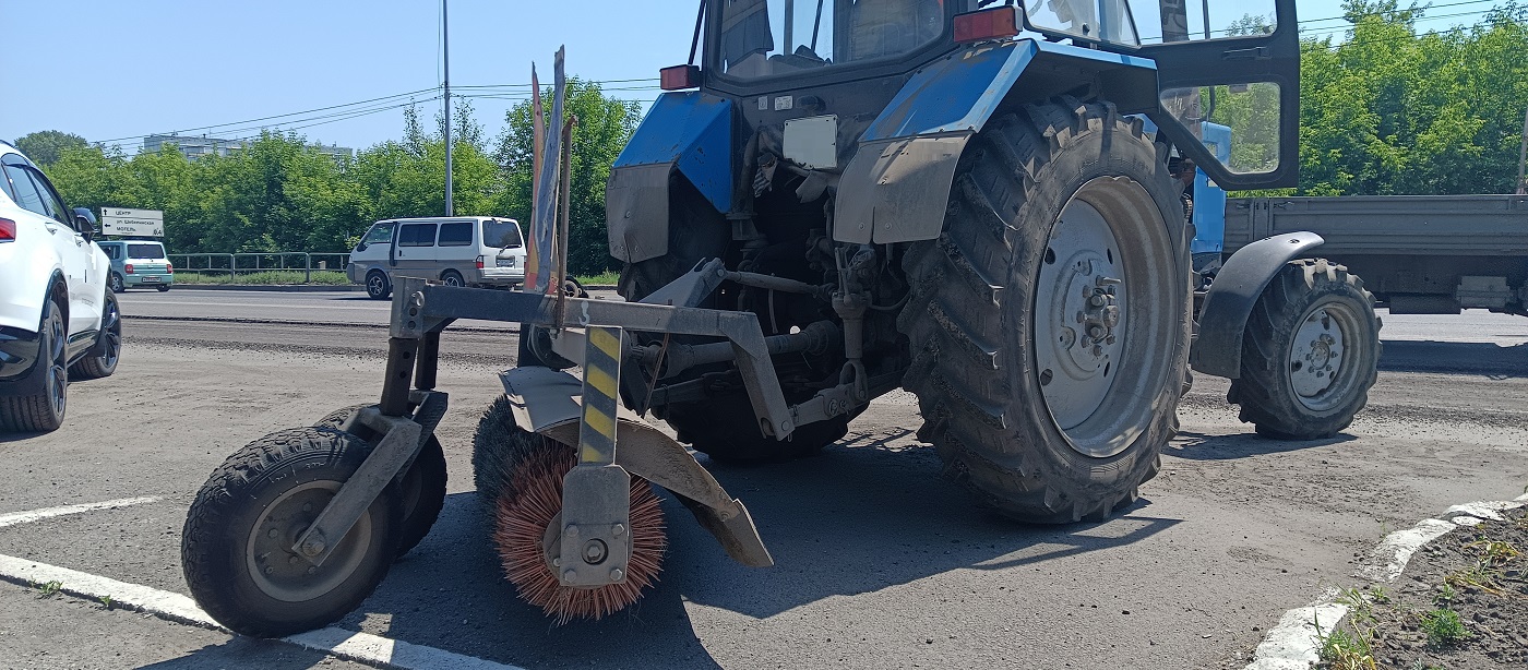 Услуги трактора с щеткой МТЗ в Кургане